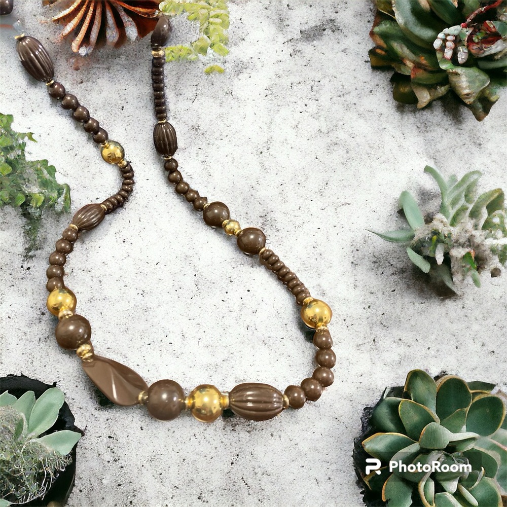 Brown and gold tone beaded 17” Necklace small and large beads